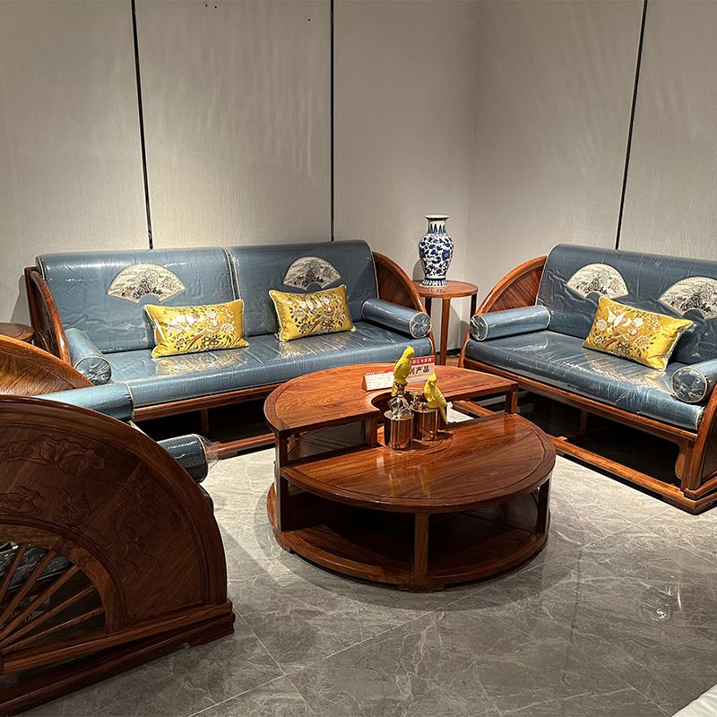 Klasyczna mahoniowa sofa w stylu chińskim